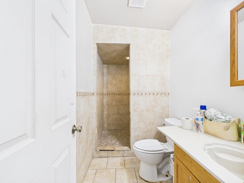 More Photos Of 1330 E 3rd St, Pecos Restaurant For Sale
