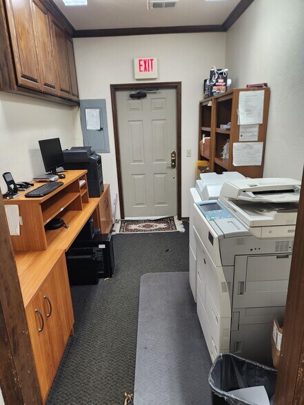 More Photos Of 27 E Ayers St, Edmond Office For Lease