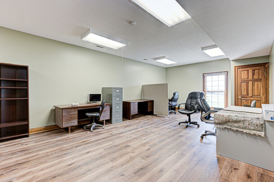 More Photos Of 6287 Taylorsville Rd, Fisherville Office For Lease