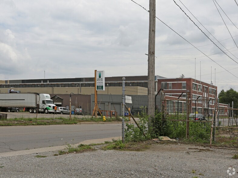 More Photos Of 148 Mohawk St, Brantford Warehouse For Lease