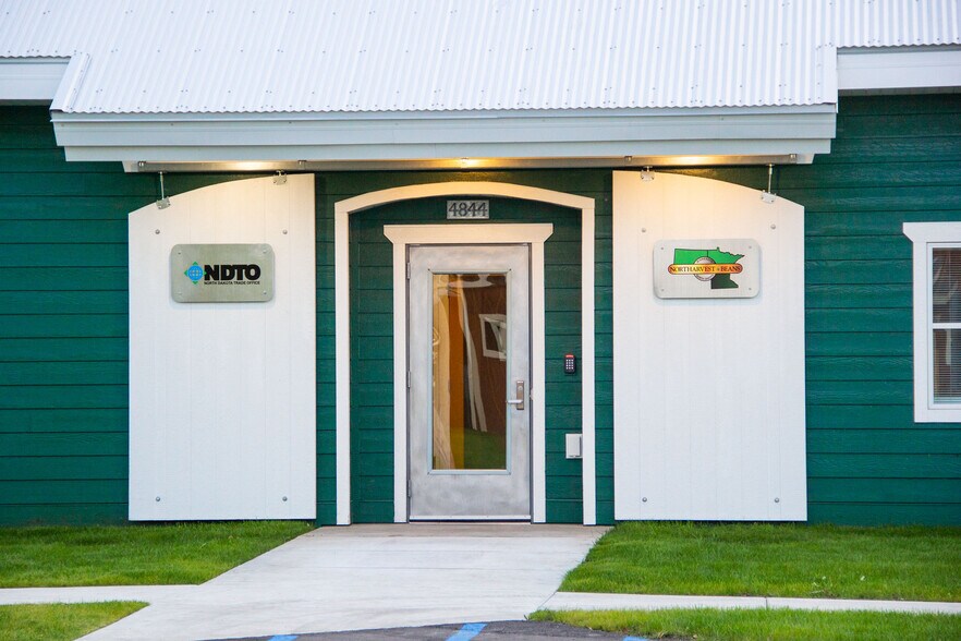 More Photos Of 4844 Rocking Horse Cir S, Fargo Office For Lease