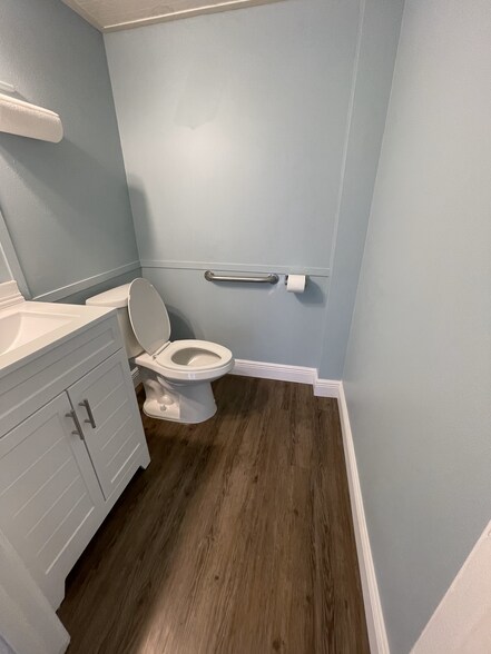 More Photos Of 970 N Cocoa Blvd, Cocoa Storefront For Sale