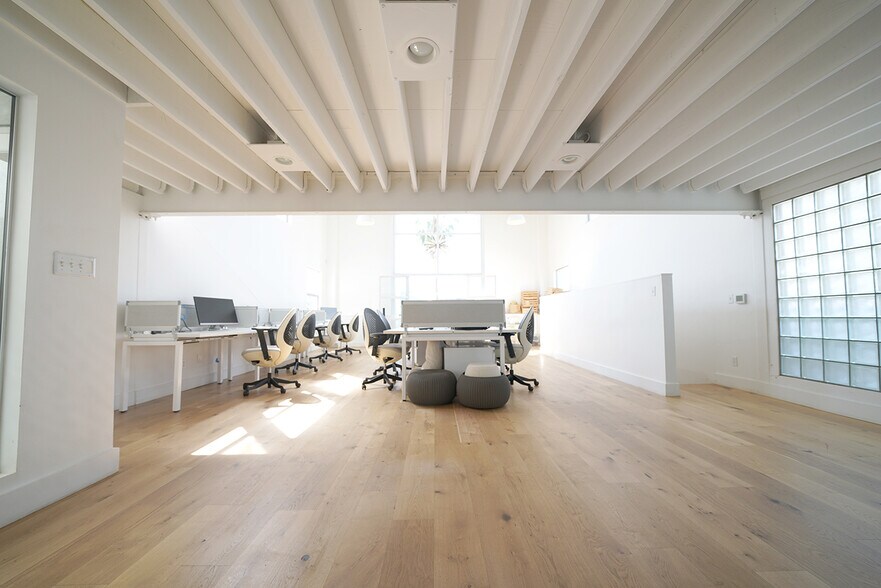More Photos Of 1421 ABBOT KINNEY, Venice Office For Lease