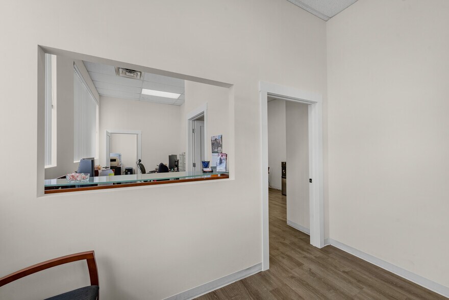 More Photos Of 3609 N Frazier St, Conroe Office For Sale