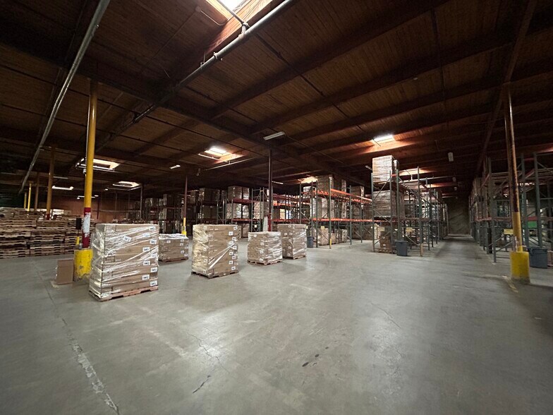 More Photos Of 10675 N Lombard St, Portland Distribution For Lease