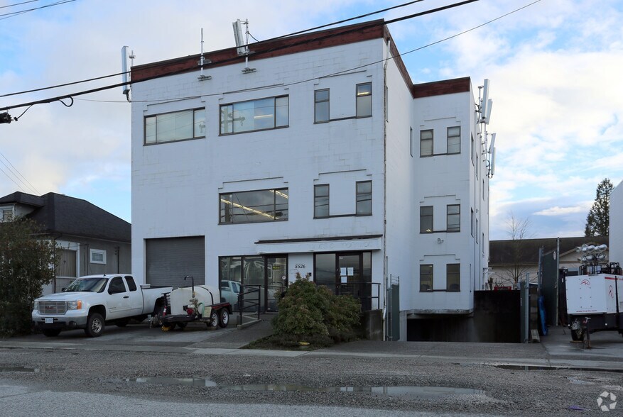 More Photos Of 5526 Dorset St, Burnaby Light Distribution For Sale