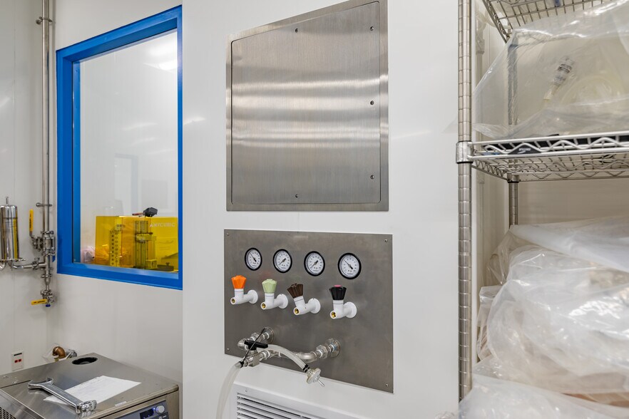 More Photos Of 727 Norristown Rd, Lower Gwynedd Research And Development For Lease