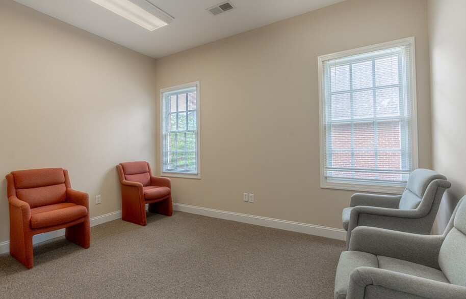 More Photos Of 2774 Electric Rd, Roanoke Medical For Sale