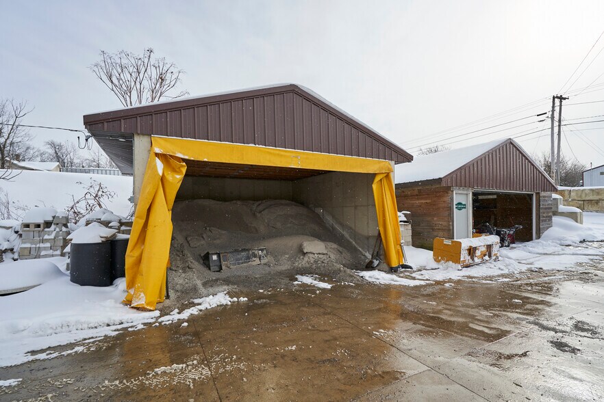 More Photos Of 295 Water St, Wadsworth Warehouse For Sale