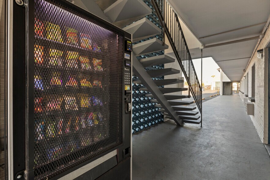 More Photos Of 4021 N 27th Ave, Phoenix Hotel For Sale