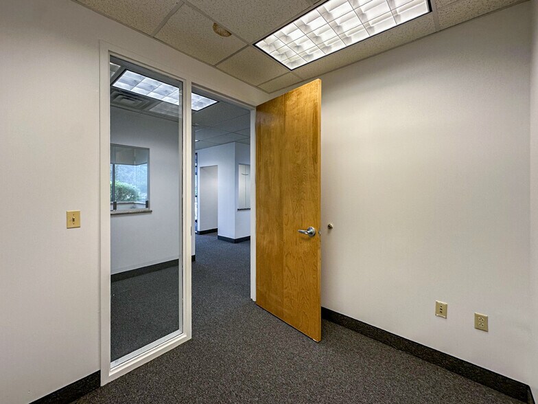 More Photos Of 352 Belmont St, Worcester Medical For Lease