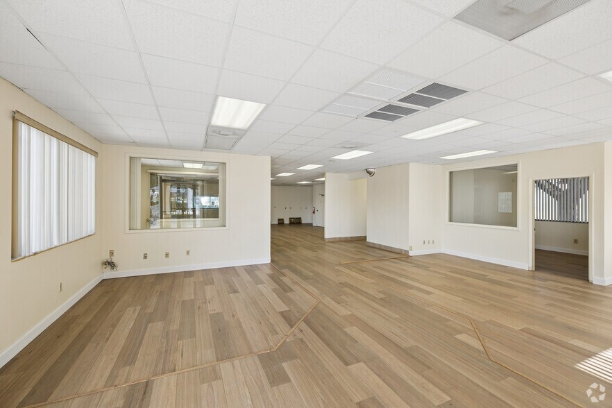 More Photos Of 5991 Anglers Ave, Fort Lauderdale Bank For Lease
