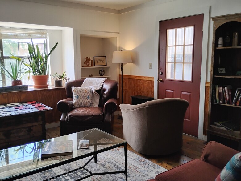 More Photos Of 111 N State St, Fort Davis Hotel For Sale