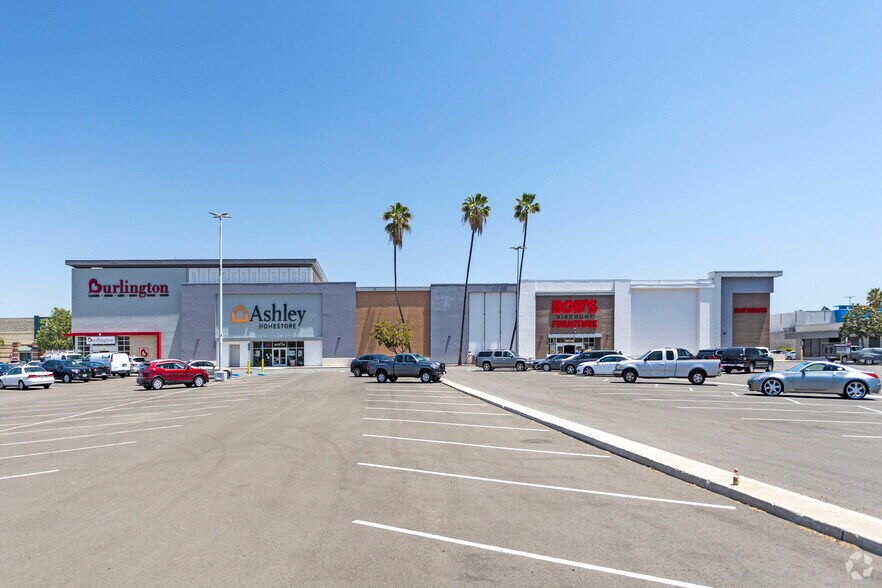 More Photos Of 415-761 Parkway Plaza, El Cajon Unknown For Lease