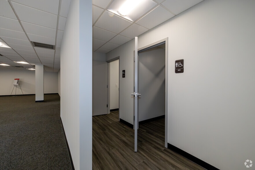 More Photos Of 1809 Cross Beam Dr, Charlotte Unknown For Lease