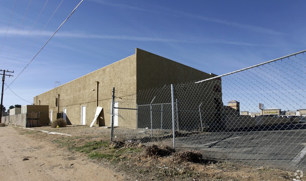 More Photos Of 13589 Navajo Rd, Apple Valley Unknown For Lease