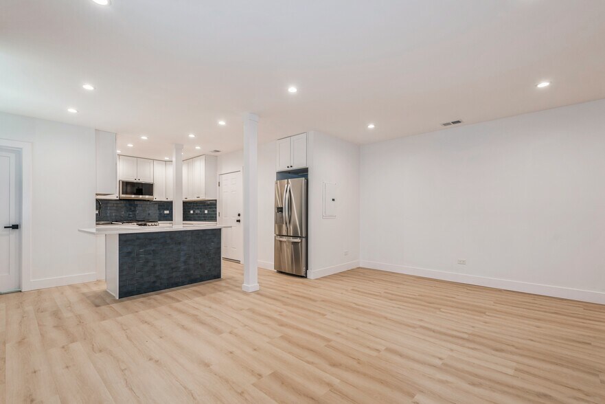 More Photos Of 1535 W Estes Ave, Chicago Multifamily For Sale
