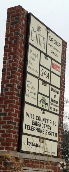More Photos Of 2551 W Division St, Joliet Office For Lease