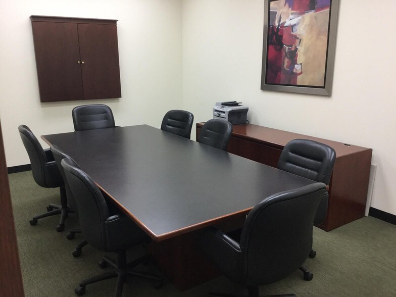 More Photos Of 700 E Park Ave, Libertyville Self Storage For Lease