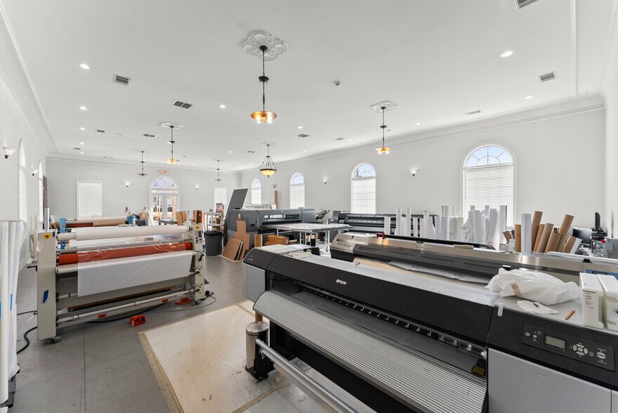 More Photos Of 221 Clayton St, Lawrenceville Office For Lease