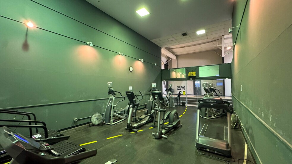 More Photos Of 5133 Darrow Rd, Hudson Health Club For Sale