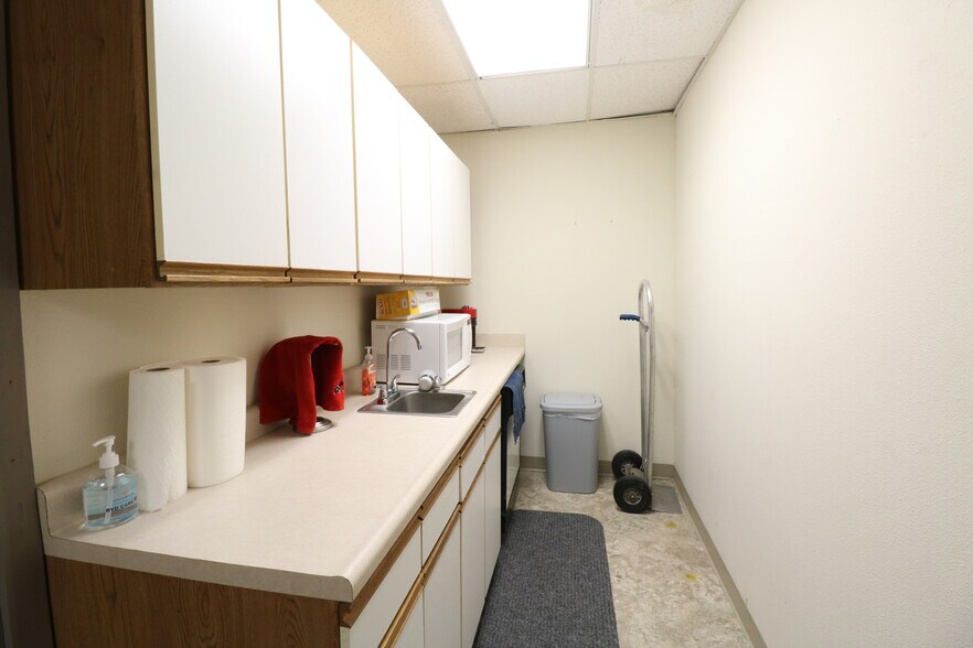 More Photos Of 320 Central Ave, Coos Bay Office For Sale