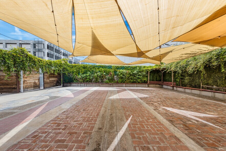 More Photos Of 802 Mateo St, Los Angeles Warehouse For Sale