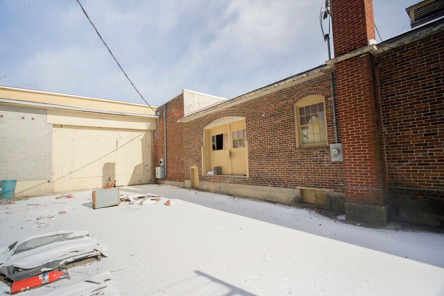 More Photos Of 221 S Walnut Ave, Sidney Warehouse For Sale