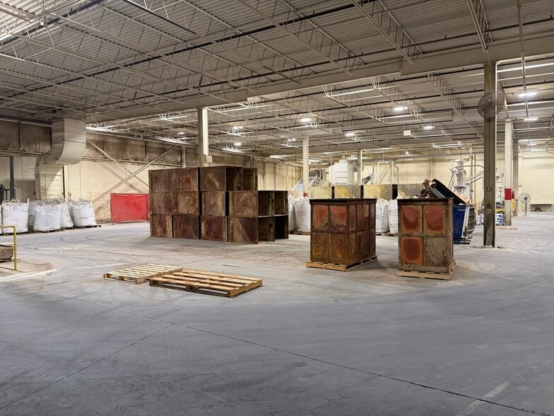 More Photos Of 213 Laurel Ave, Grover Warehouse For Sale