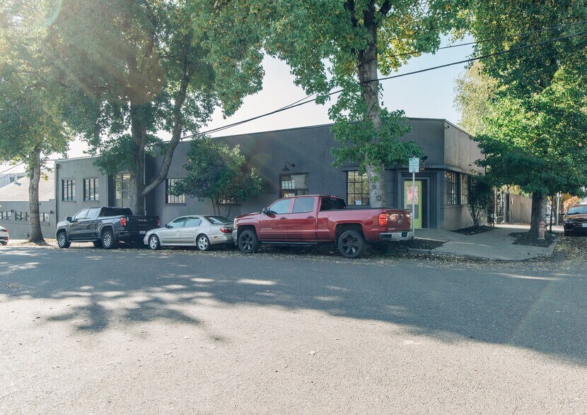 More Photos Of 840 SE Washington St, Portland Loft Creative Space For Sale