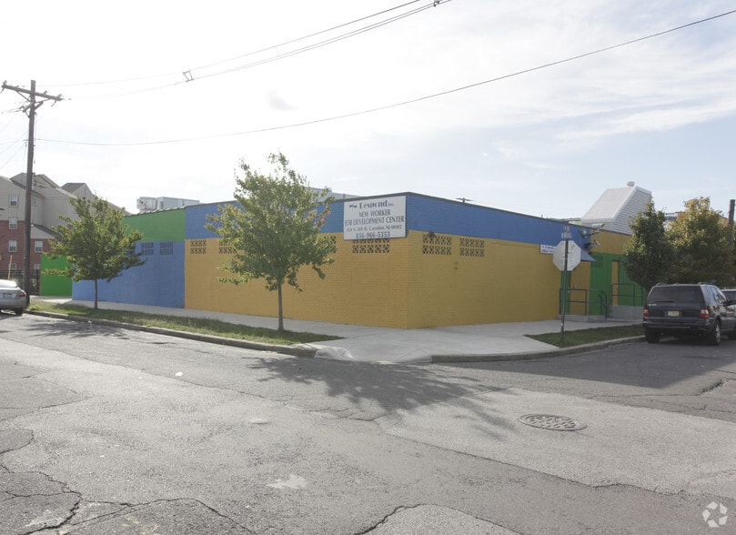 More Photos Of 924 N 8th St, Camden Distribution For Sale