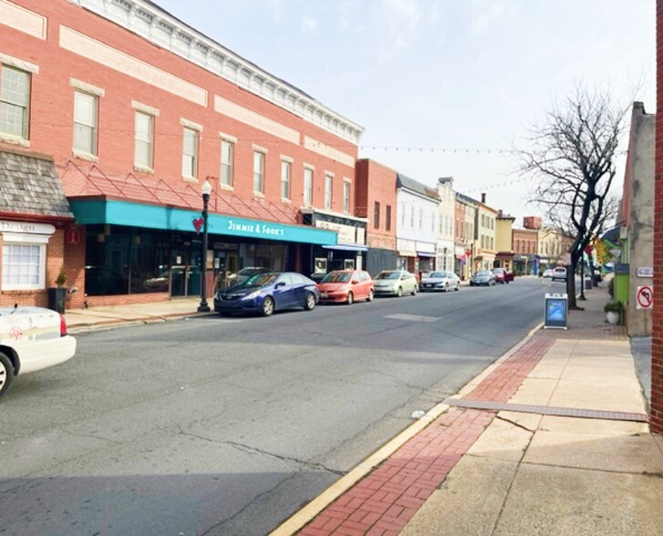 More Photos Of 527 Poplar St, Cambridge Storefront For Lease