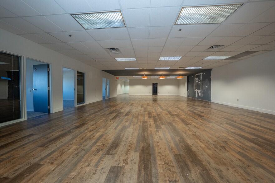 More Photos Of 9 Iron Bridge Dr, Collegeville Warehouse For Lease