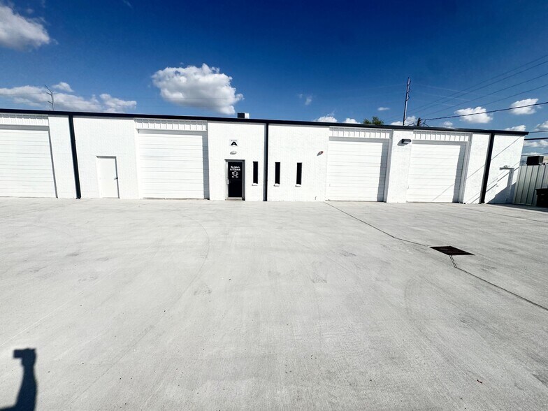 More Photos Of 5807 Star Ln, Houston Service For Lease