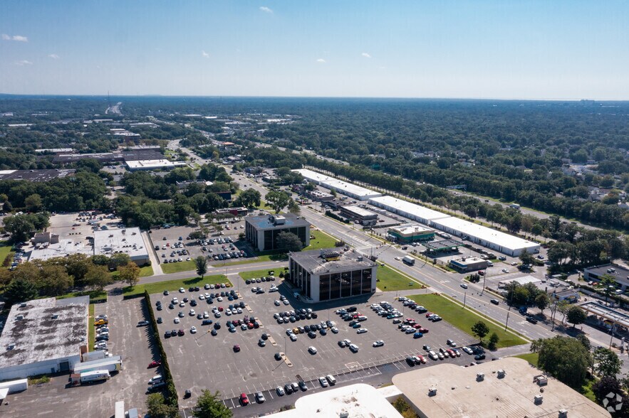 More Photos Of 330 Motor Pkwy, Hauppauge Office For Lease