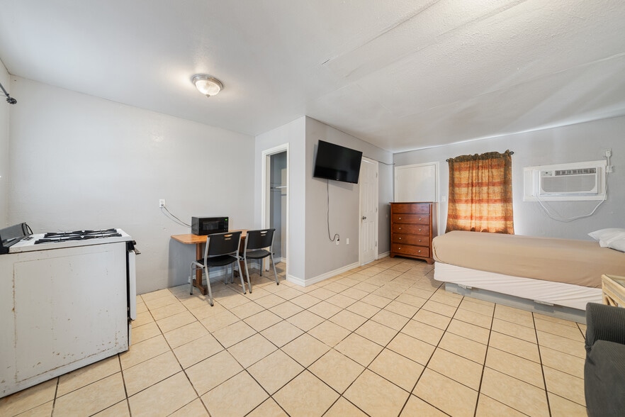 More Photos Of 309 S Fulton Beach Rd, Rockport Hotel For Sale