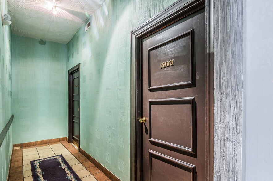 More Photos Of 1026-1038 Chestnut St, Bowling Green Restaurant For Sale