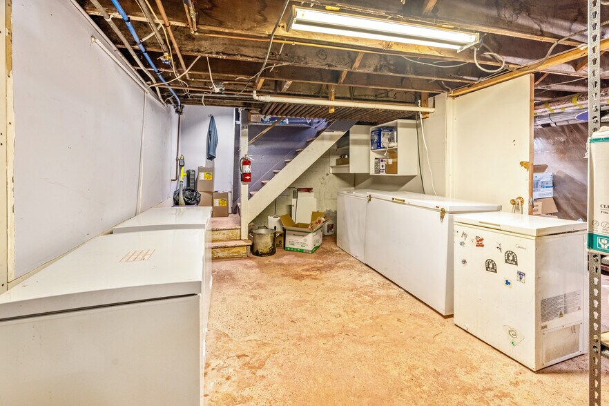 More Photos Of 4654 Queen St, Niagara Falls Storefront Retail Residential For Sale