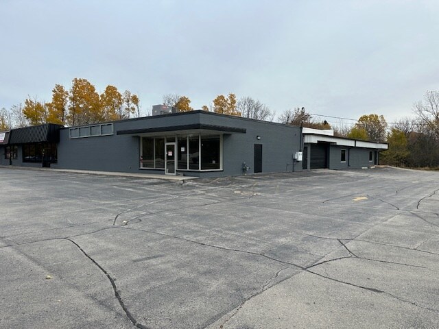 More Photos Of 336 N Military Ave, Green Bay General Retail For Lease