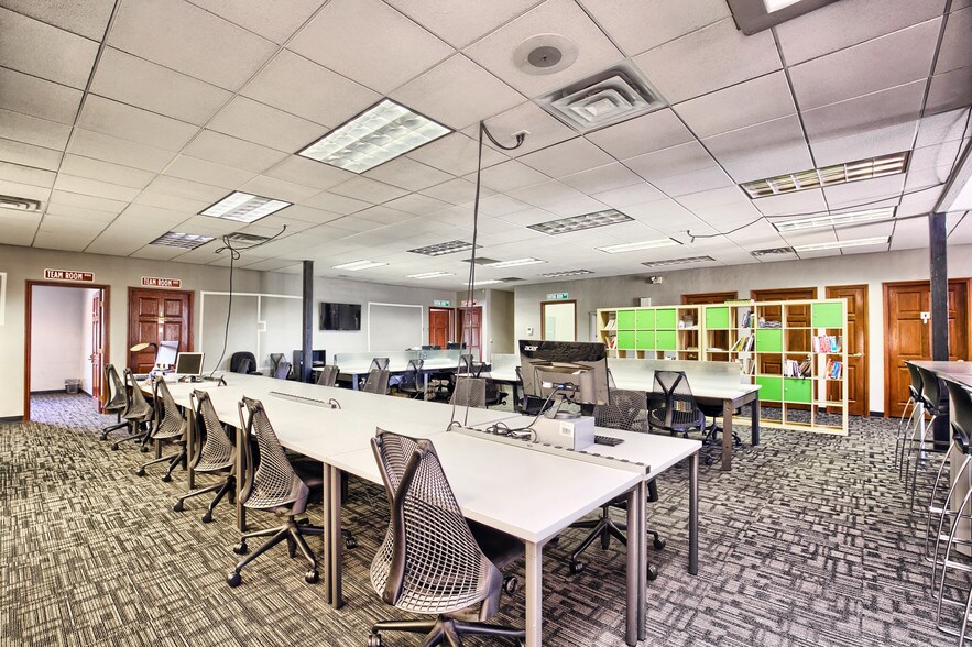 More Photos Of 317 S 6th St, Las Vegas Office For Sale