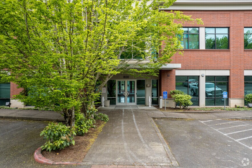 More Photos Of 1800 Blankenship Rd, West Linn Unknown For Lease