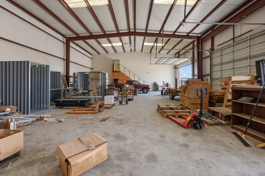 More Photos Of 165 Tecon Cv, Buda Warehouse For Lease
