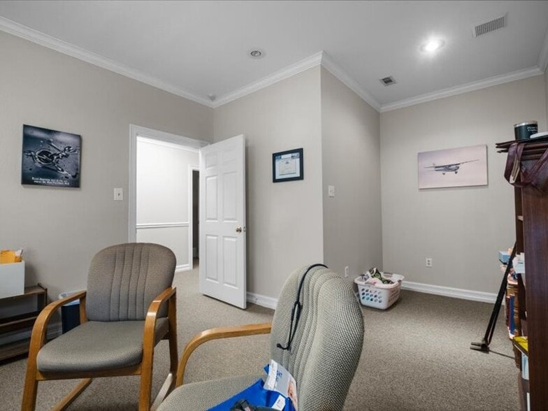 More Photos Of 123 Medical Dr, Palestine Healthcare For Sale