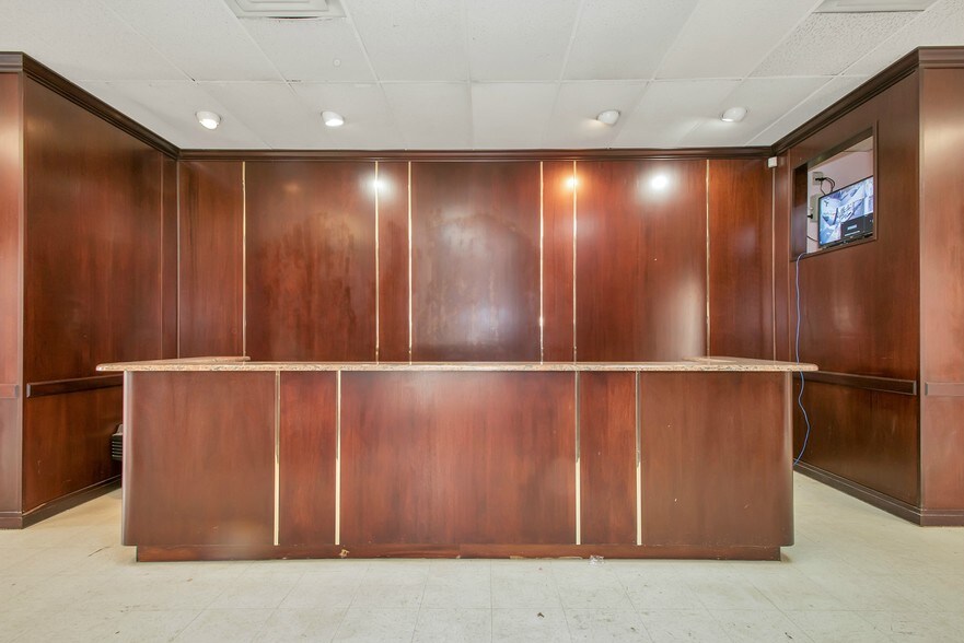 More Photos Of 145 N 5th Ave, Mount Vernon Office For Sale