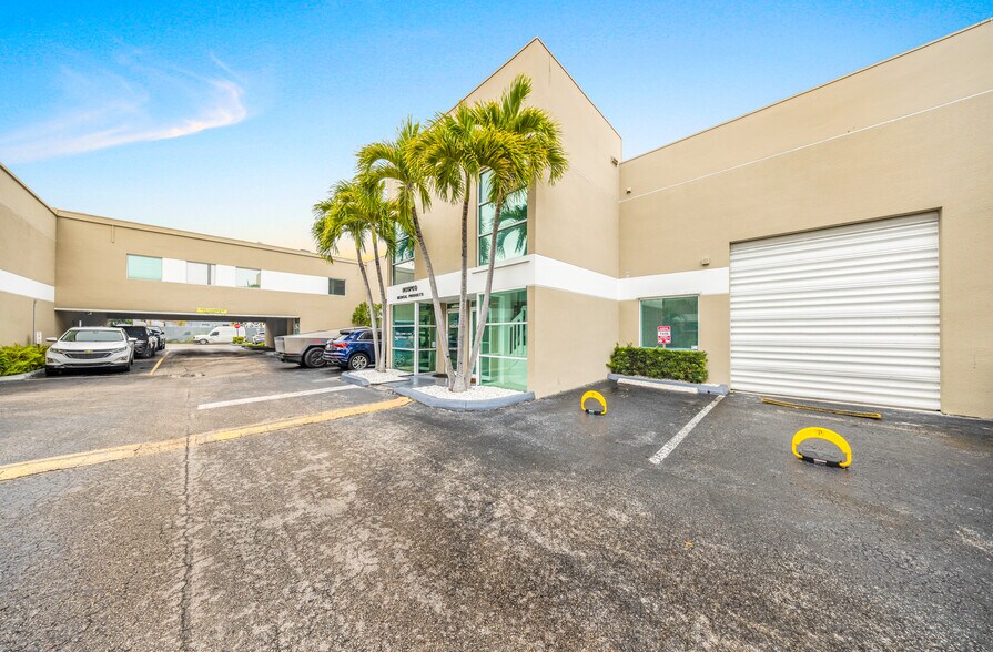 More Photos Of 7452-7466 SW 48th St, Miami Warehouse For Sale