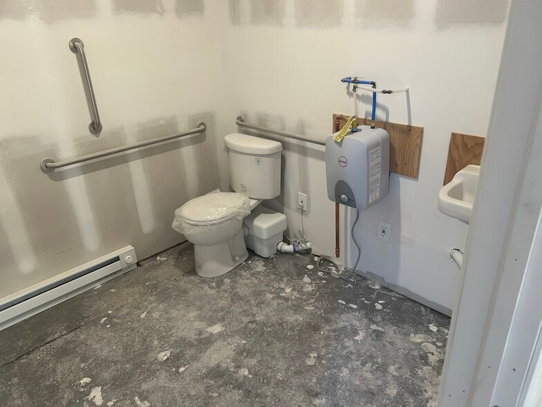 More Photos Of 262 Washington St, Warwick Warehouse For Sale