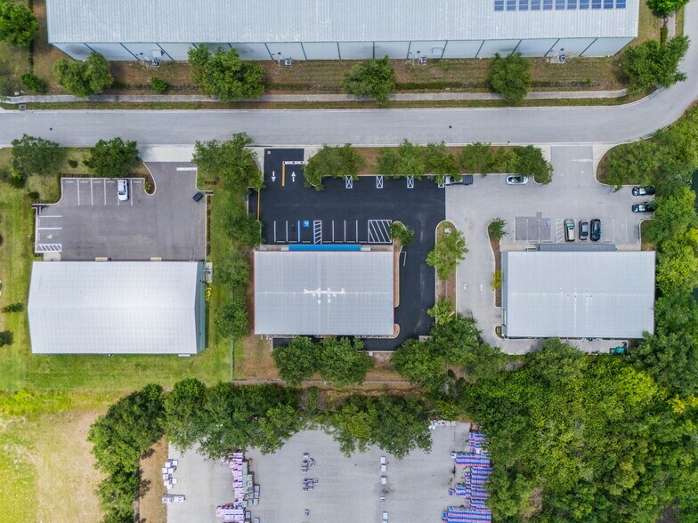 More Photos Of 6834 28th Street Cir E, Sarasota Warehouse For Lease