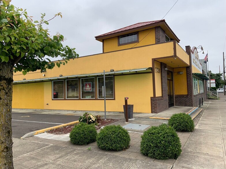 More Photos Of 1810-1818 SE 122nd Ave, Portland Restaurant For Sale