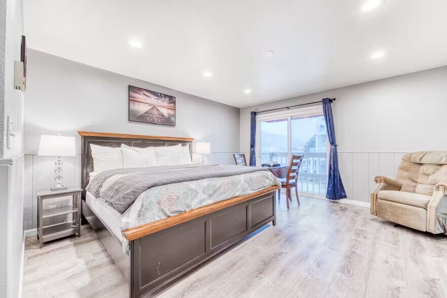 More Photos Of 301 N Miller St, Rockaway Beach Hospitality For Sale