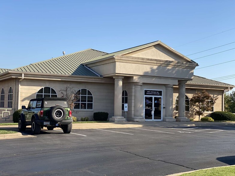 Primary Photo Of 909 E Republic Rd, Springfield Office For Lease